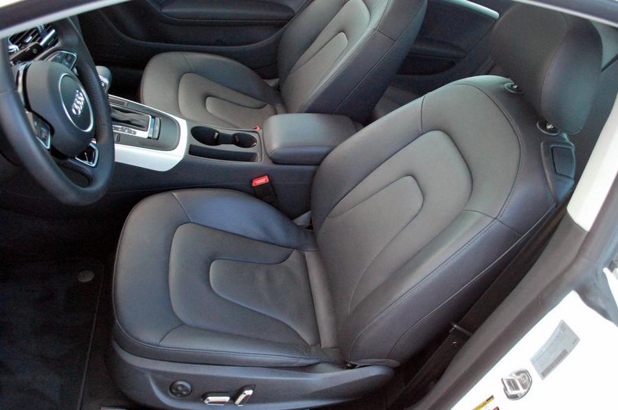 Интерьер Audi A5 Coupe 2.0T 2012 года  (NA) (фото 26 из 52)
